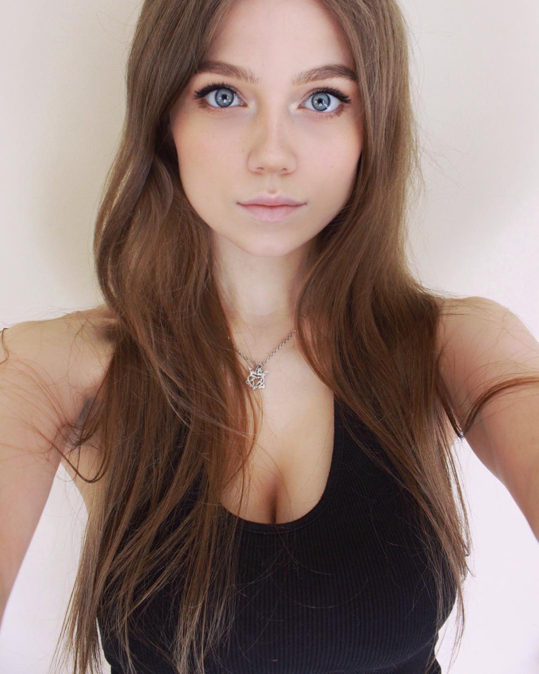 英国美女主播Alex Clark,绝对能让你想入非非-COS世界